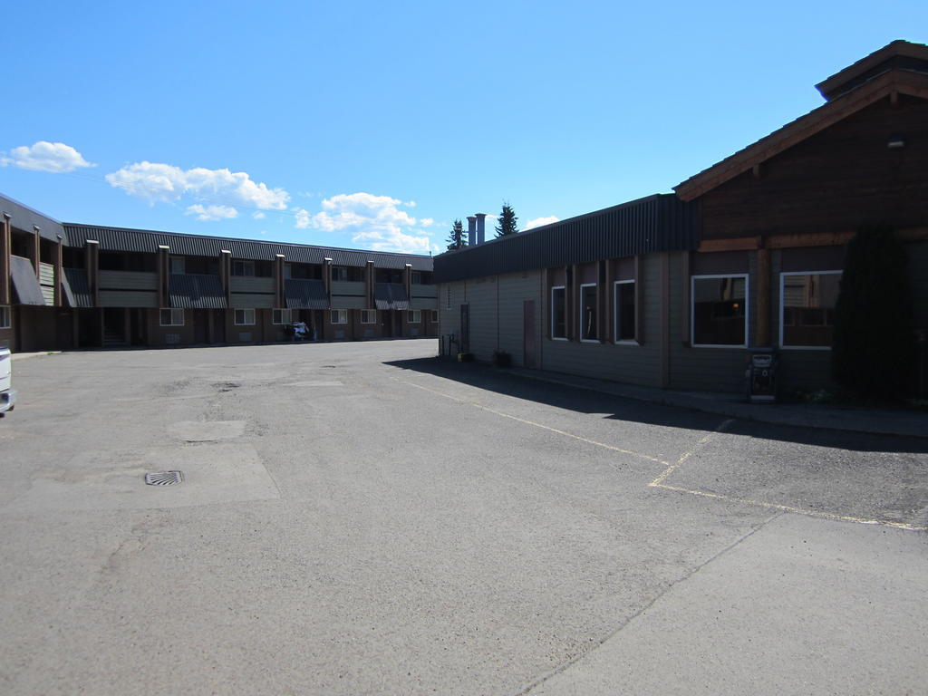Aspen Inn Smithers Exterior photo