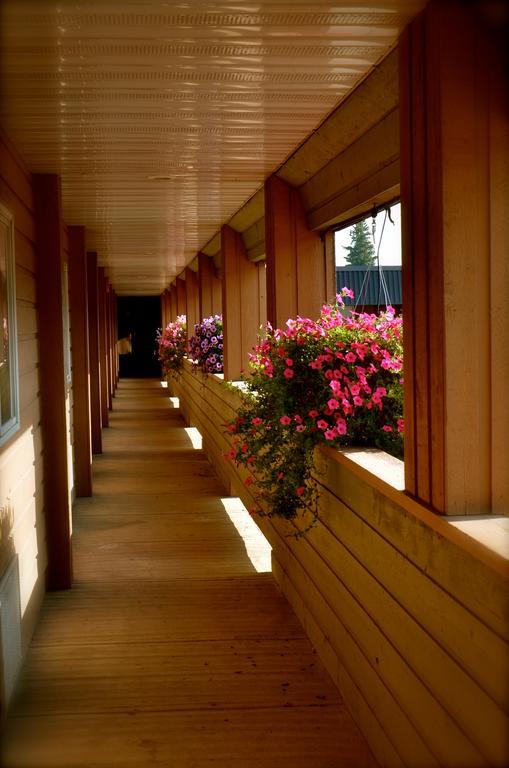 Aspen Inn Smithers Exterior photo