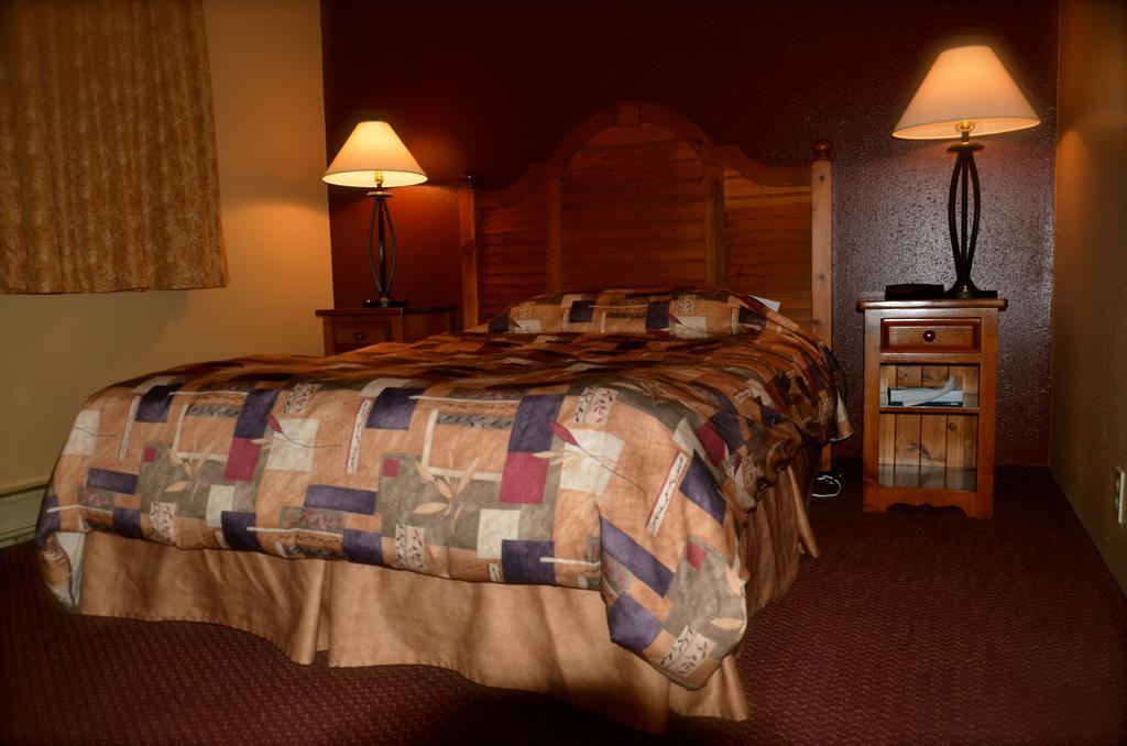 Aspen Inn Smithers Exterior photo
