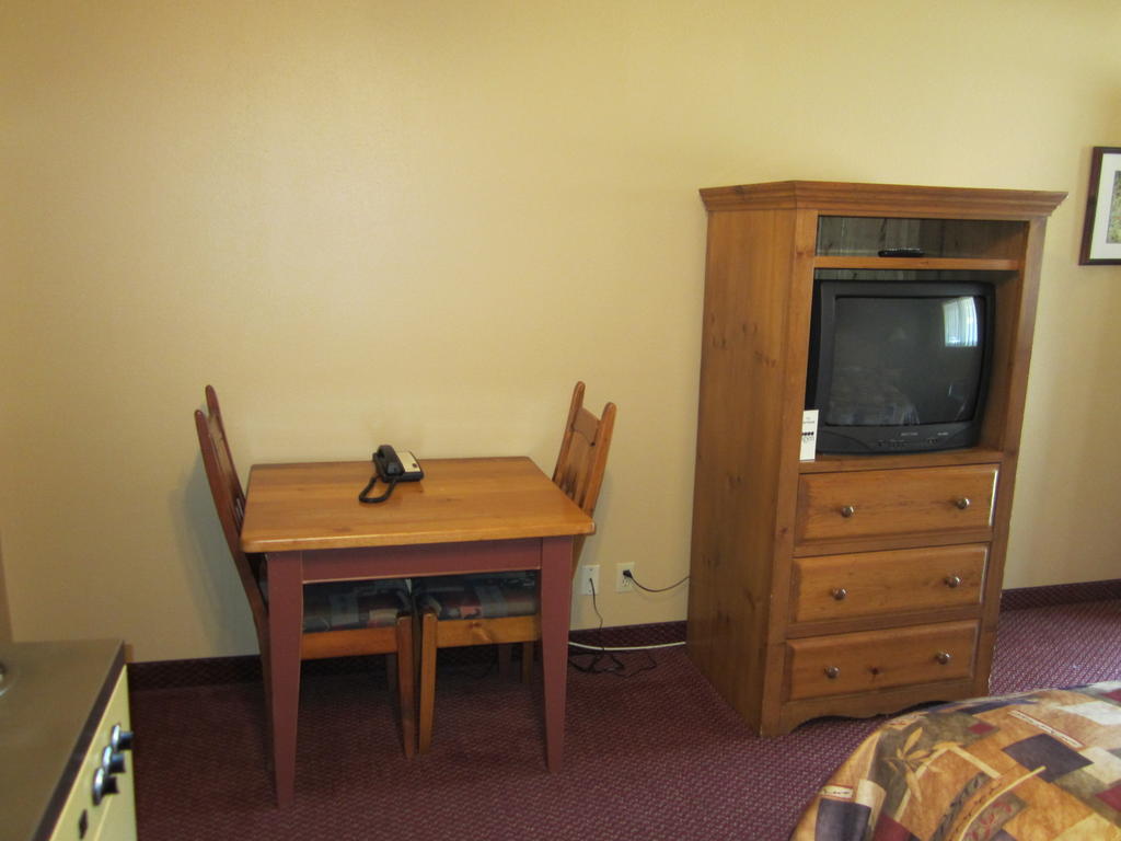 Aspen Inn Smithers Room photo