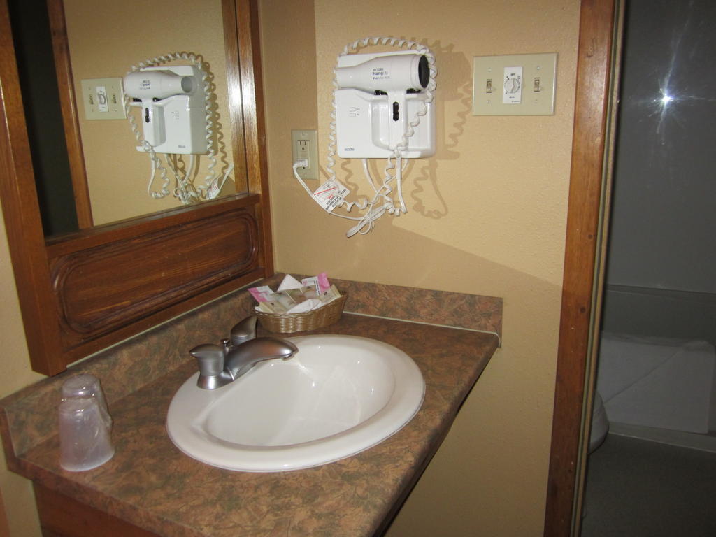 Aspen Inn Smithers Room photo