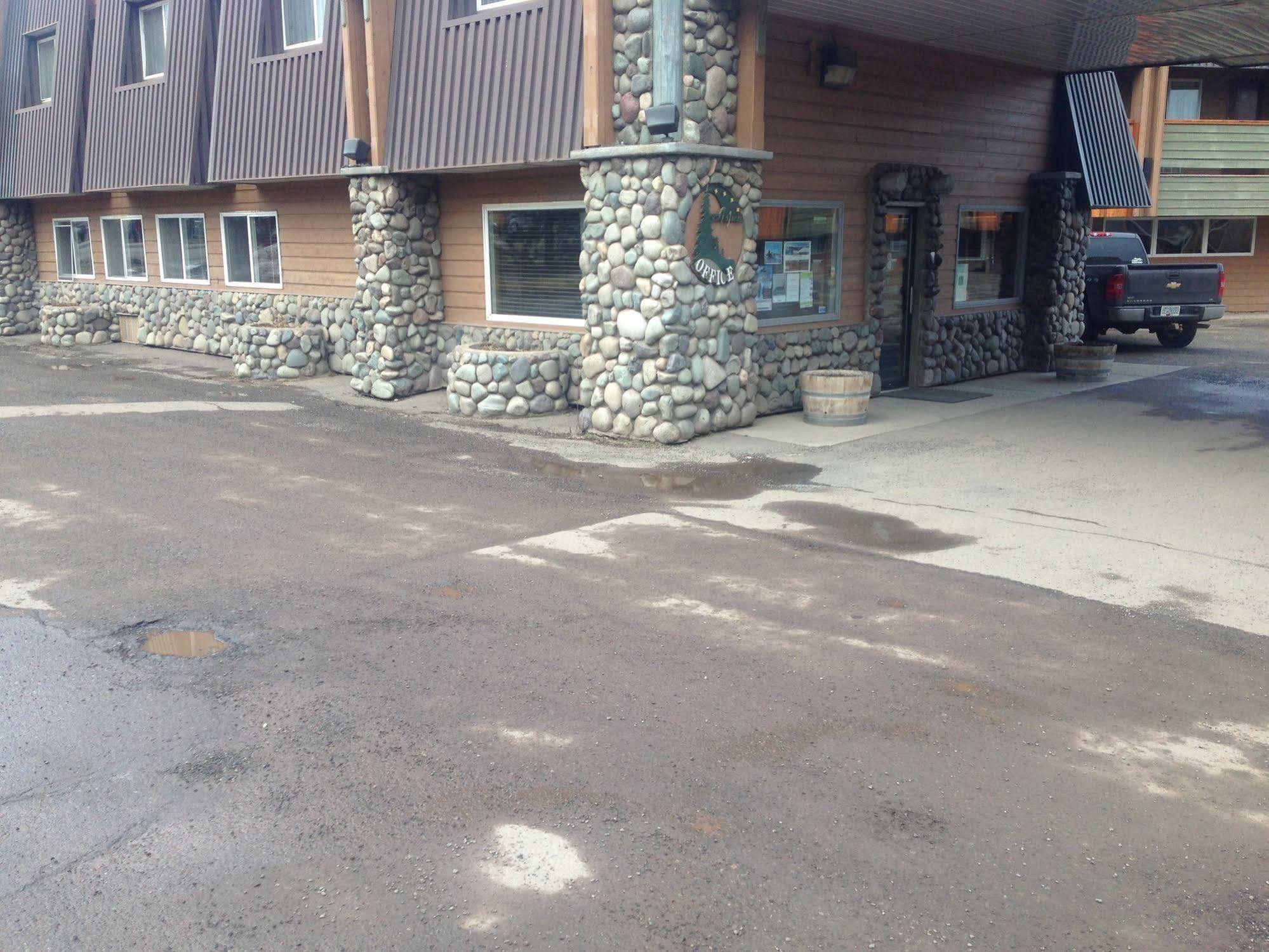 Aspen Inn Smithers Exterior photo