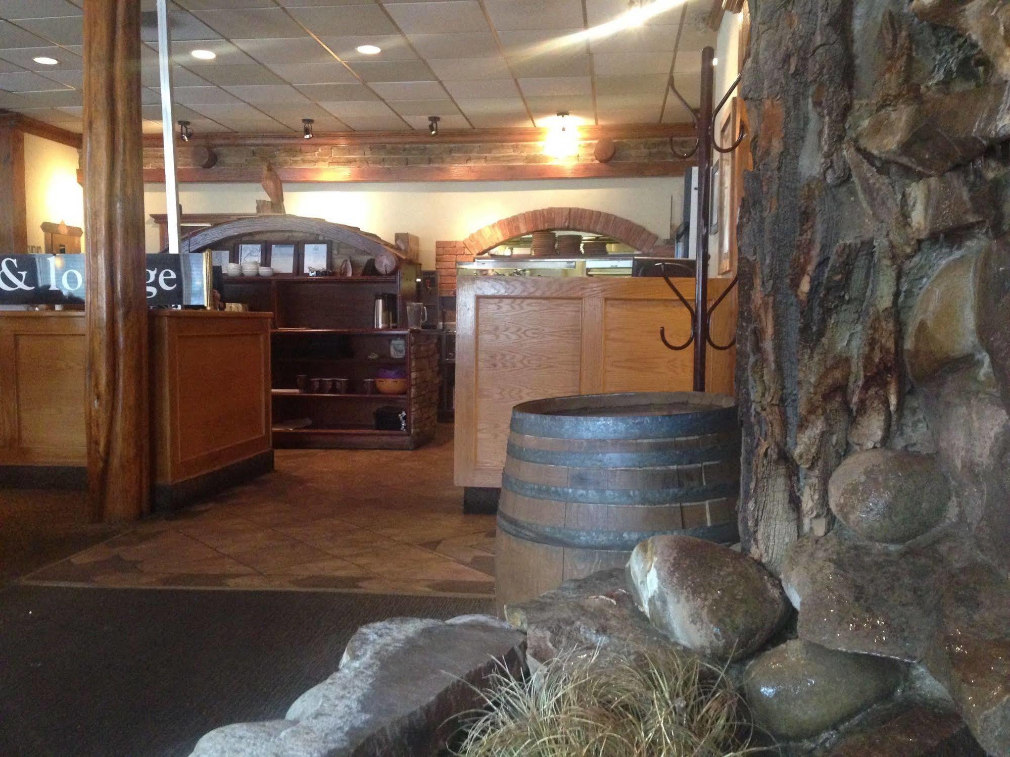 Aspen Inn Smithers Exterior photo